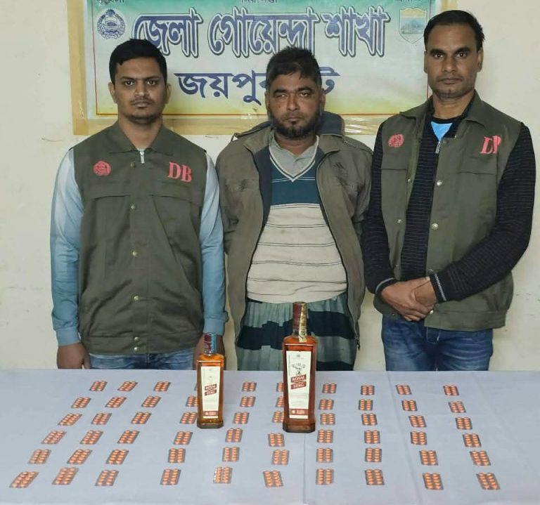 পাঁচবিবি উপজেলায়  ডিবি পুলিশের অভিযানে টাপেন্টাডল ট্যাবলেট ও বিদেশি মদসহ এক মাদক ব্যবসায়ী গ্রেফতার
