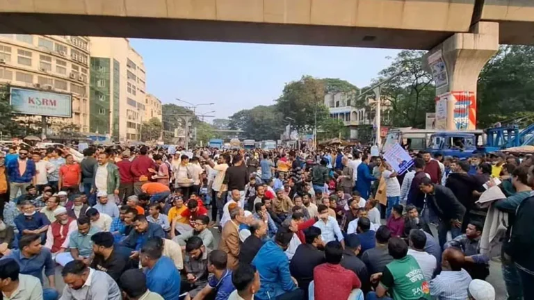 মাঠে মারা যাচ্ছে সব আন্দোলন!