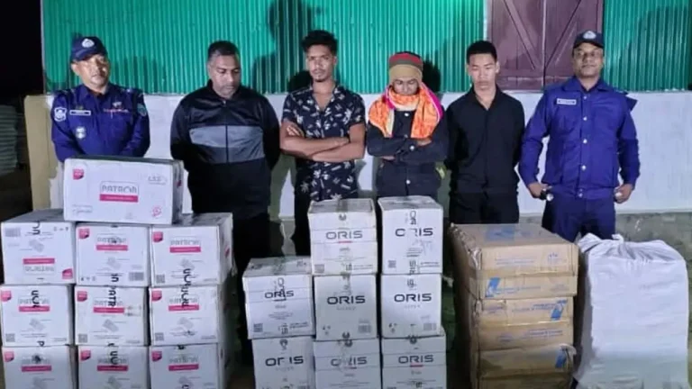 বিদেশি সিগারেট পাচারকালে ইউপি সদস্য আটক