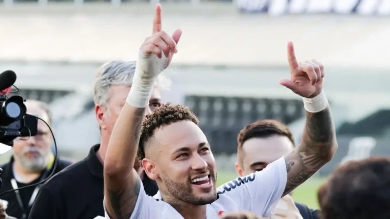 সান্তোসকে অবনমন থেকে বাঁচালেন নেইমার