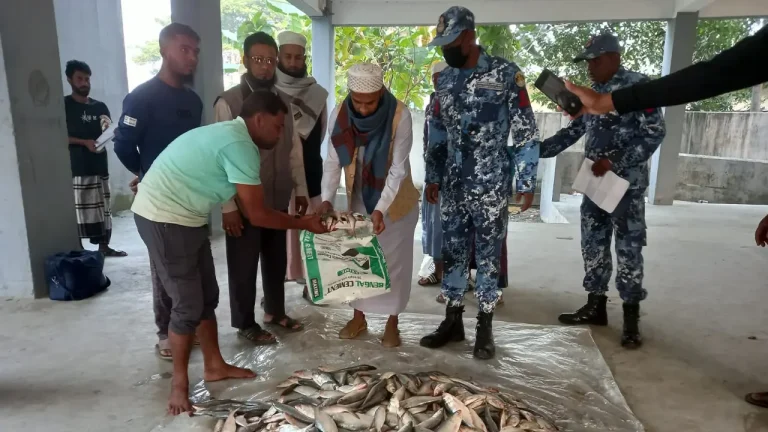 লঞ্চ থেকে জব্দ ২০০ কেজি জাটকা গেল এতিমখানায়