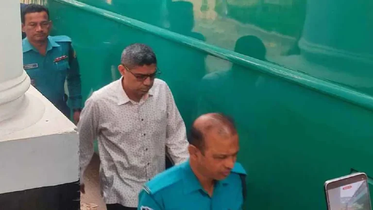 ৩ সেনা কর্মকর্তা ট্রাইব্যুনালে হাজির