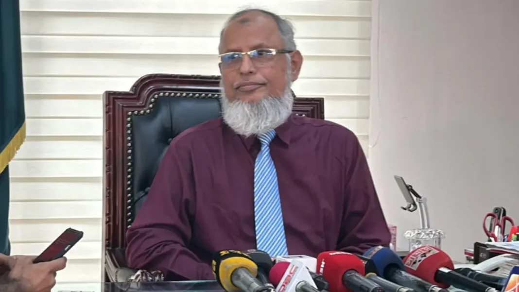 উপদেষ্টা পদে থেকে নির্বাচন করা যাবে কি না, স্পষ্ট করলেন ইসি আনোয়ারুল