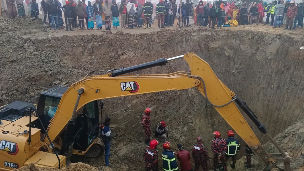 ৪২ ফুট গভীরেও সন্ধান মেলেনি সাজিদের, নতুন সিদ্ধান্ত নিল ফায়ার সার্ভিস