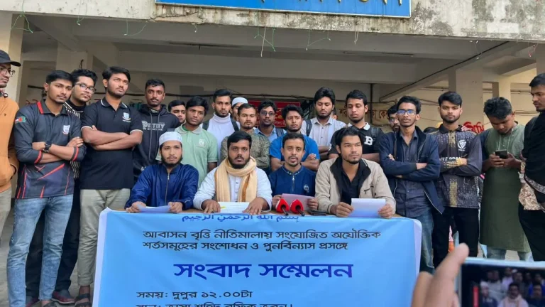 ৩ দাবিতে ভিসি ভবন ঘেরাওয়ের হুঁশিয়ারি আস-সুন্নাহ হলের জবি শিক্ষার্থীদের