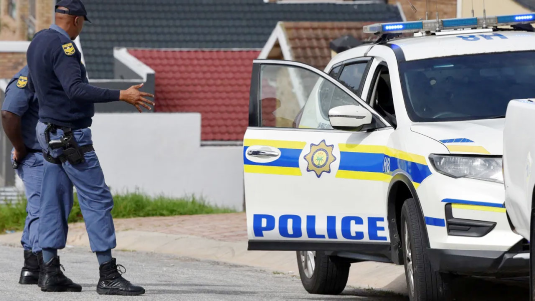 দক্ষিণ আফ্রিকায় পানশালার কাছে বন্দুক হামলা, নিহত ৯