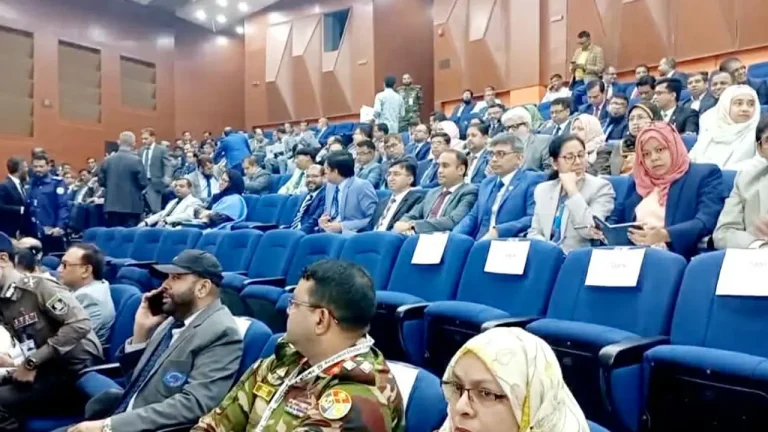 বিভাগীয় কমিশনার, ডিসি ও এসপিদের সঙ্গে ইসির বৈঠক