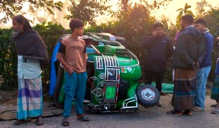 বাঁশখালীতে সিএনজি অটোরিকশা উল্টে যাত্রী নিহত এক, আহত একাধিক