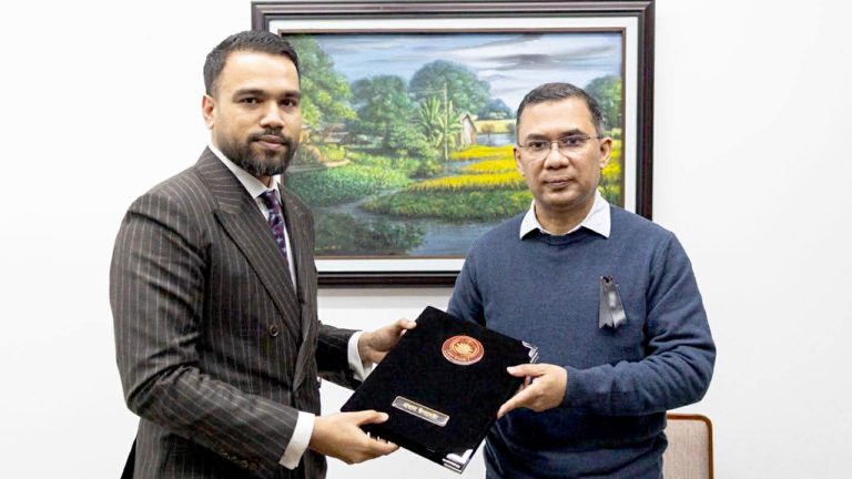 বেগম জিয়ার মৃত্যুতে প্রধান উপদেষ্টার শোকবার্তা হস্তান্তর