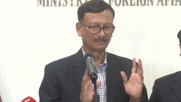 ক্রিকেটারদের ভারতে যাওয়া নিয়ে যে বার্তা দিলেন পররাষ্ট্র উপদেষ্টা