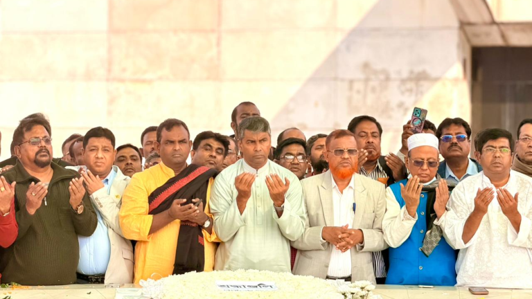 জিয়াউর রহমান ও খালেদা জিয়ার কবর জিয়ারত ঢাকা-১৮ আসনের বিএনপি প্রার্থীর