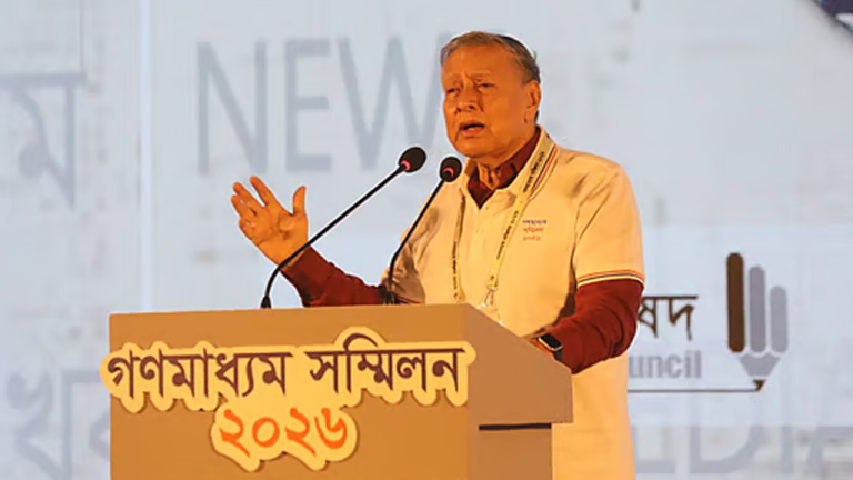 স্বাধীন সাংবাদিকতাই সরকারকে বাস্তব সত্য জানাতে পারে : মাহফুজ আনাম