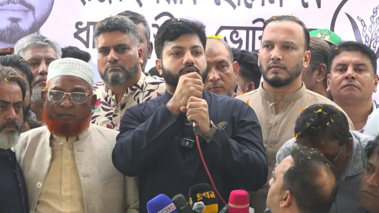 আপনাদের জন্য কাজ করতে চাই, এলাকাবাসীকে ইশরাক