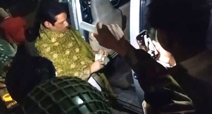 চন্দনাইশে নগদ সাড়ে ১০ লাখ টাকাসহ ৩ জন আটক