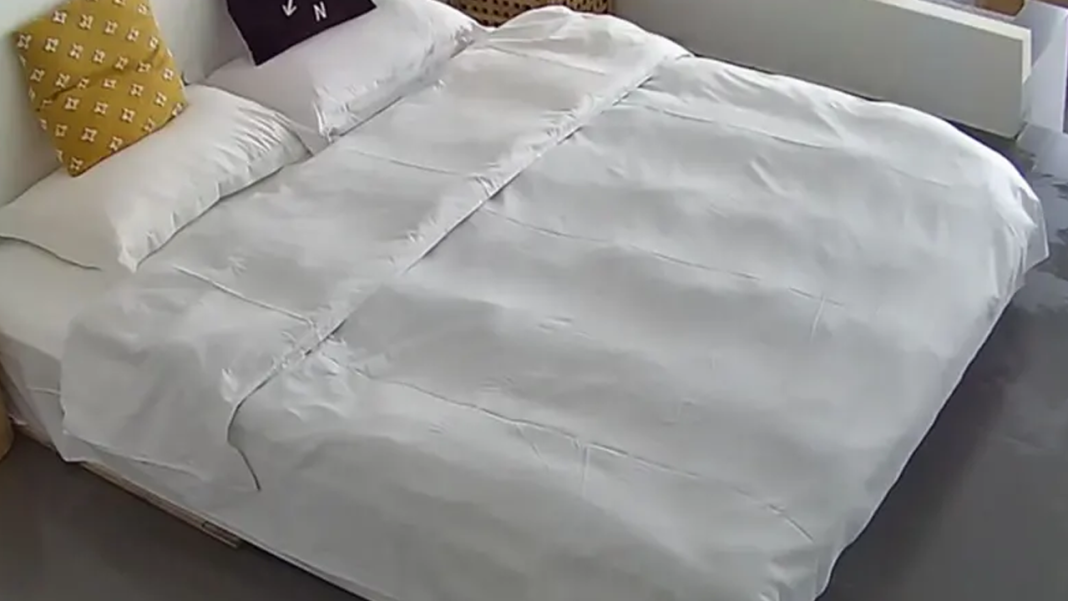 বান্ধবীর সঙ্গে হোটেলে রাত কাটানোর দৃশ্য পর্নোসাইটে, অতঃপর…