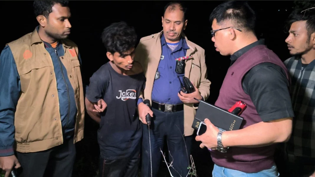 স্বামীর রামদার কোপে স্ত্রী ও বান্ধবীর হাত বিচ্ছিন্ন